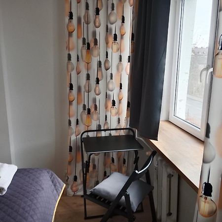 Apartament Dwupokojowy ออสตรอเวียตซ์ชเวียนตอกชิสกี ภายนอก รูปภาพ