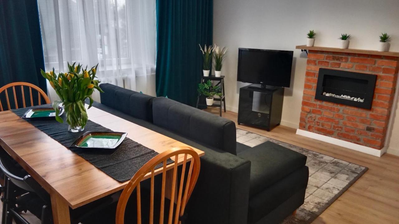 Apartament Dwupokojowy ออสตรอเวียตซ์ชเวียนตอกชิสกี ภายนอก รูปภาพ