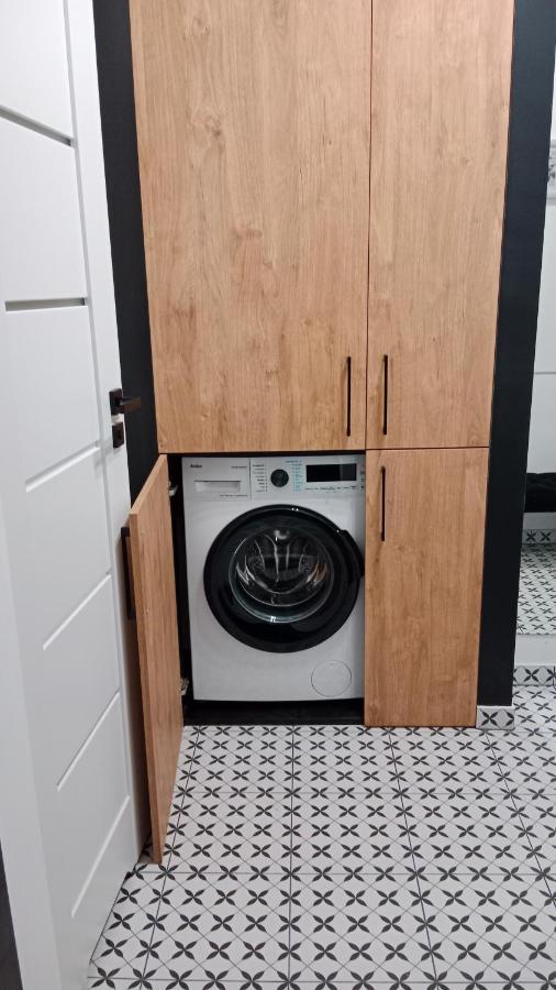 Apartament Dwupokojowy ออสตรอเวียตซ์ชเวียนตอกชิสกี ภายนอก รูปภาพ