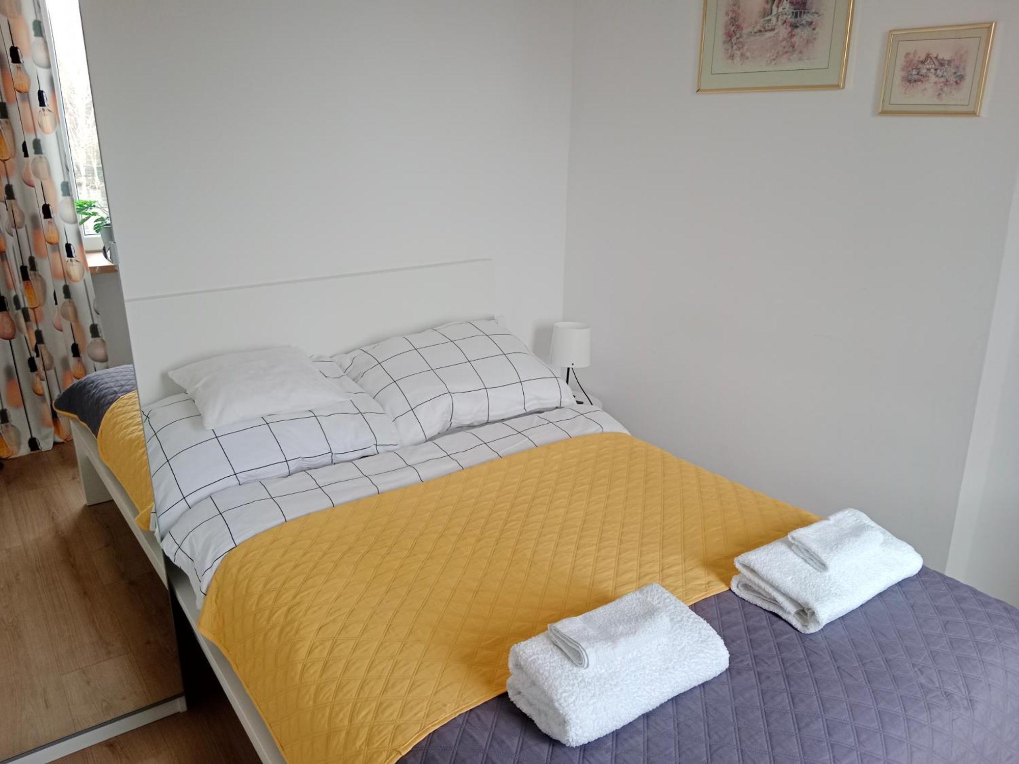 Apartament Dwupokojowy ออสตรอเวียตซ์ชเวียนตอกชิสกี ภายนอก รูปภาพ