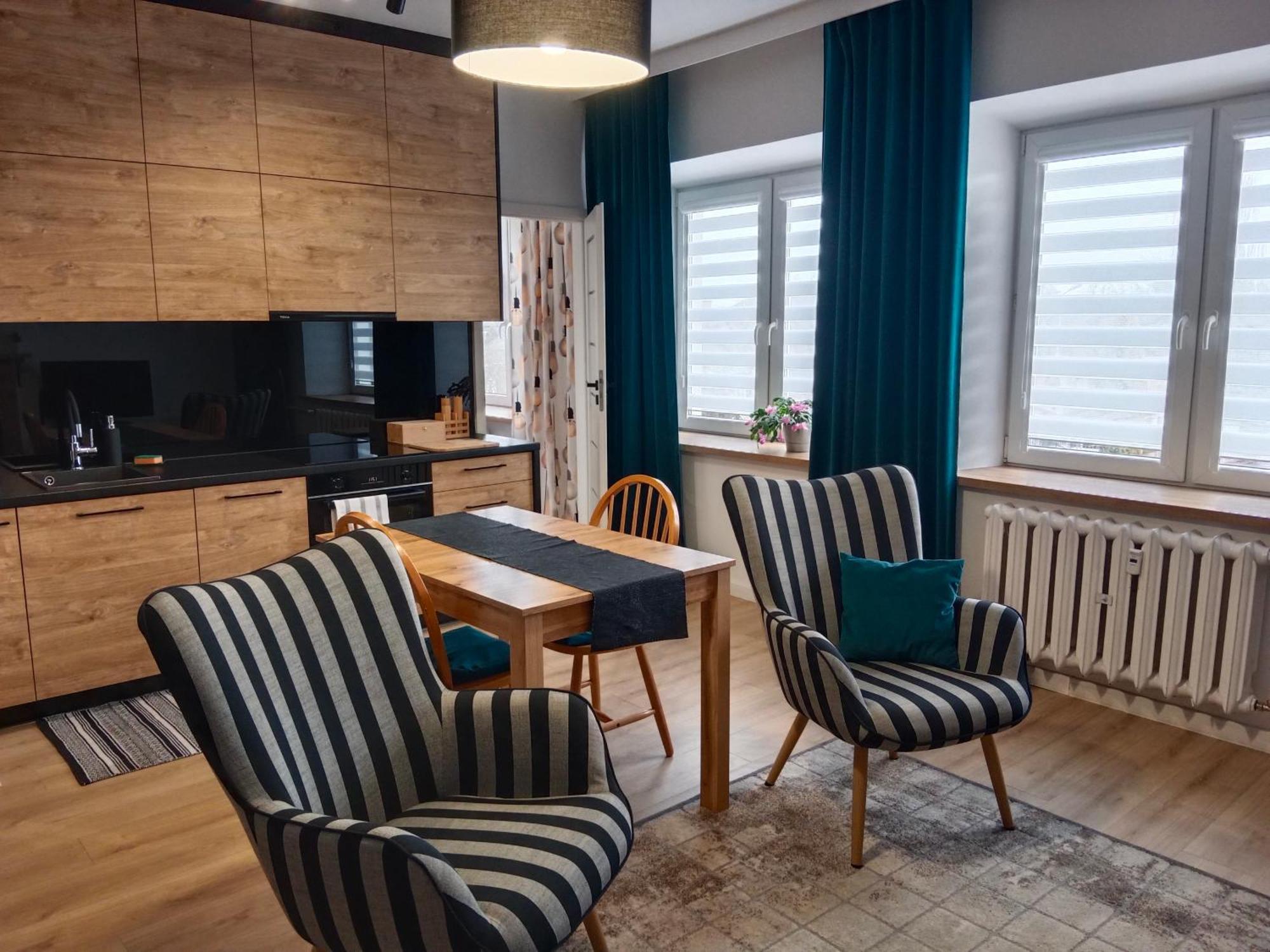 Apartament Dwupokojowy ออสตรอเวียตซ์ชเวียนตอกชิสกี ภายนอก รูปภาพ